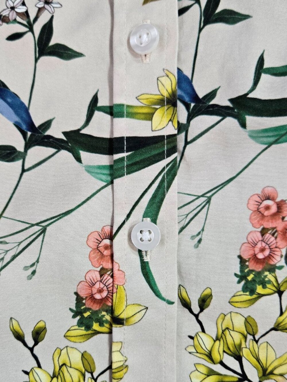 Chico's No Iron Tan Floral Blooming Wildflower Button-Up Shirt Botannical - Picture 5 of 9